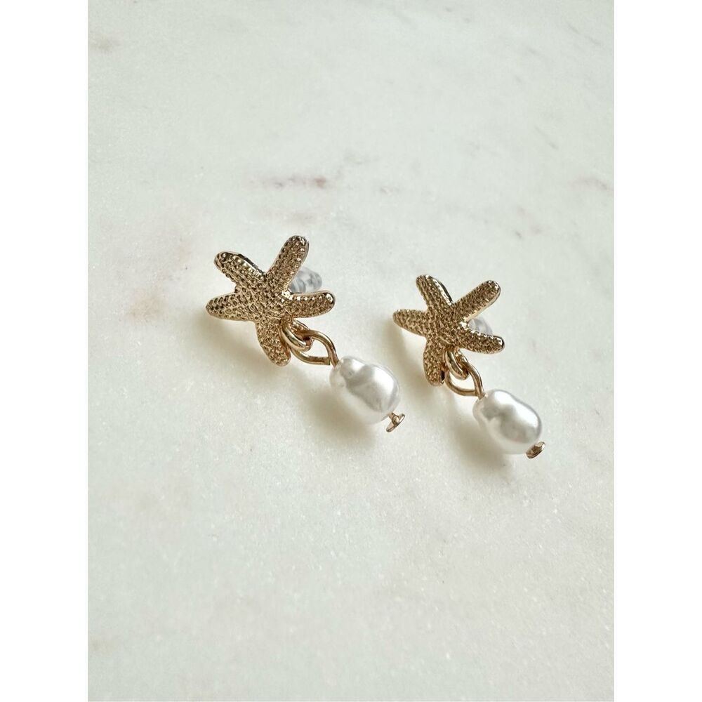 Gold color starfish and faux dangle pearl stud earrings ￼